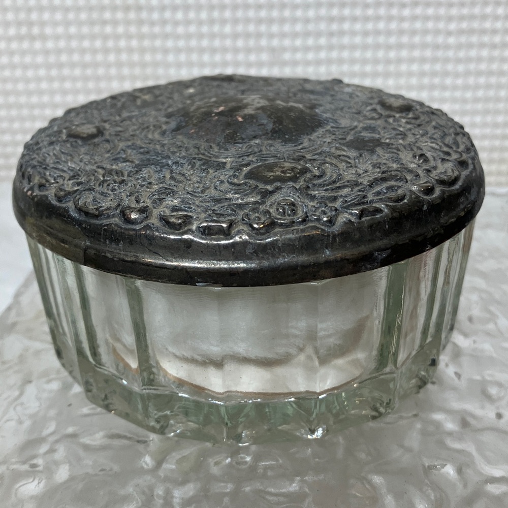 Crystal vanity makeup dish with silver plate lid